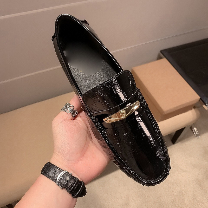 Vīriešu ādas loaferi – augšējā daļa no govs ādas, mīksta gumijas zole, zems papēdis 1–3 cm, elpojošas vasaras kurpes