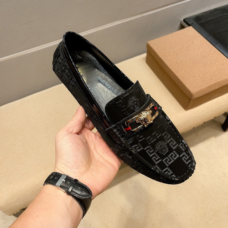 Vīriešu ādas loaferi – augšējā daļa no govs ādas, mīksta gumijas zole, zems papēdis 1–3 cm, elpojošas vasaras kurpes