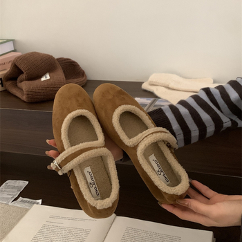 Moterų Mary Jane bateliai su dirželiu, apvali nosis, velūro viršus, pūkuota įdaila, guminis padas, žemas plokščias kulnas — Korėjos stilius, rudens-žiema.