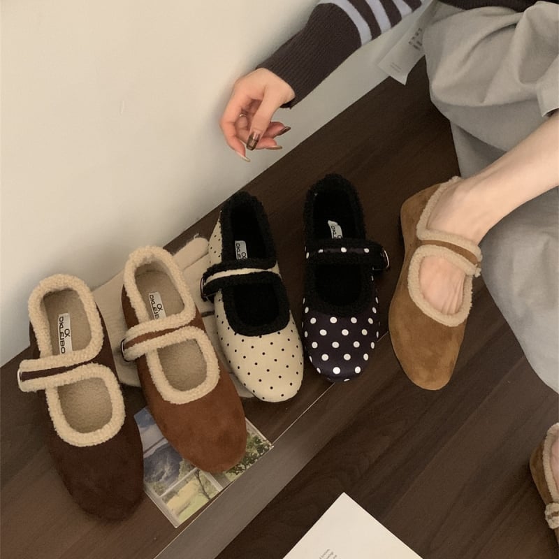 Moterų Mary Jane bateliai su dirželiu, apvali nosis, velūro viršus, pūkuota įdaila, guminis padas, žemas plokščias kulnas — Korėjos stilius, rudens-žiema.