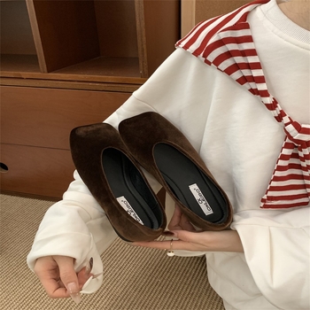 Mary Jane batai su kvadratine nosimi, viršus iš sintetinės odos, žemas kulnas iki 3 cm, guminė padas, formaliai dėvėjimui