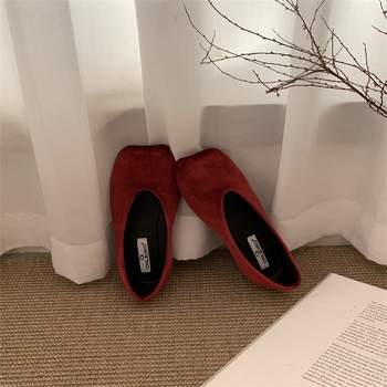 Mary Jane batai su kvadratine nosimi, viršus iš sintetinės odos, žemas kulnas iki 3 cm, guminė padas, formaliai dėvėjimui