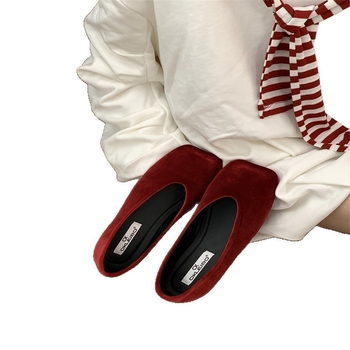 Mary Jane batai su kvadratine nosimi, viršus iš sintetinės odos, žemas kulnas iki 3 cm, guminė padas, formaliai dėvėjimui