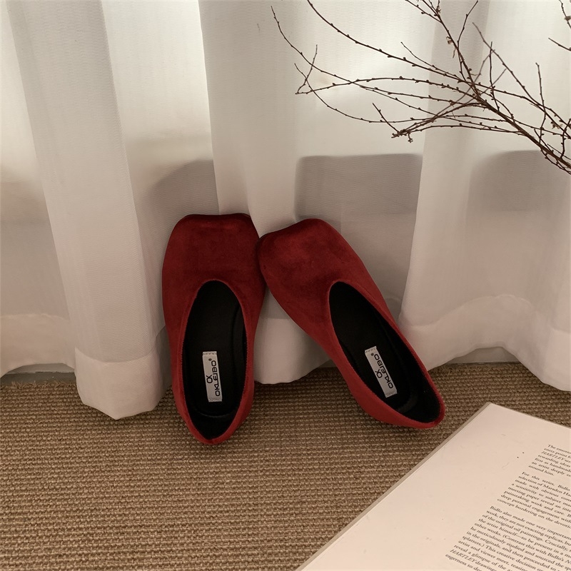 Mary Jane batai su kvadratine nosimi, viršus iš sintetinės odos, žemas kulnas iki 3 cm, guminė padas, formaliai dėvėjimui