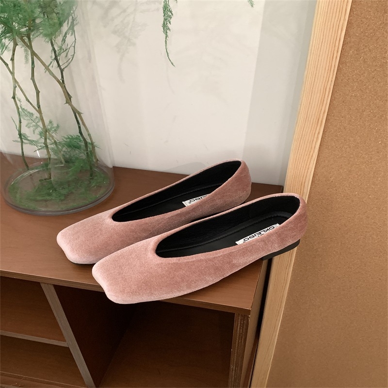 Mary Jane batai su kvadratine nosimi, viršus iš sintetinės odos, žemas kulnas iki 3 cm, guminė padas, formaliai dėvėjimui