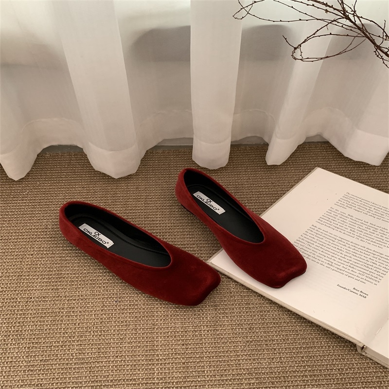 Mary Jane batai su kvadratine nosimi, viršus iš sintetinės odos, žemas kulnas iki 3 cm, guminė padas, formaliai dėvėjimui