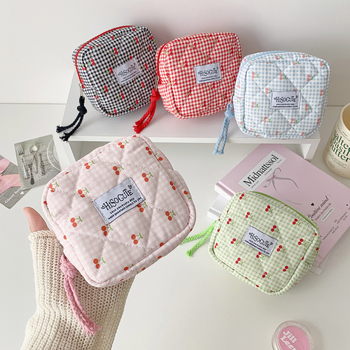 Козметична чанта, тапицирана квадратна, памучна с клетъчен принт, цип за затваряне, подплата от полиестер, подходяща за ежедневна употреба.