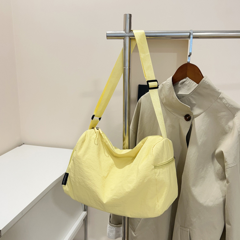 Nylon crossbody torba za žene, horizontalni kvadratni oblik, zatvarač, džep za mobitel, jedna naramenica