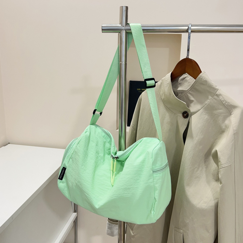 Nylon crossbody torba za žene, horizontalni kvadratni oblik, zatvarač, džep za mobitel, jedna naramenica