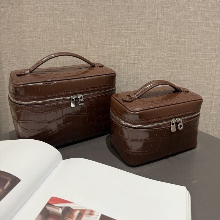 Кутиеобразна чанта от първокласна телешка кожа с крокодилски модел, подплата от плат, цип, водоустойчива, преносима