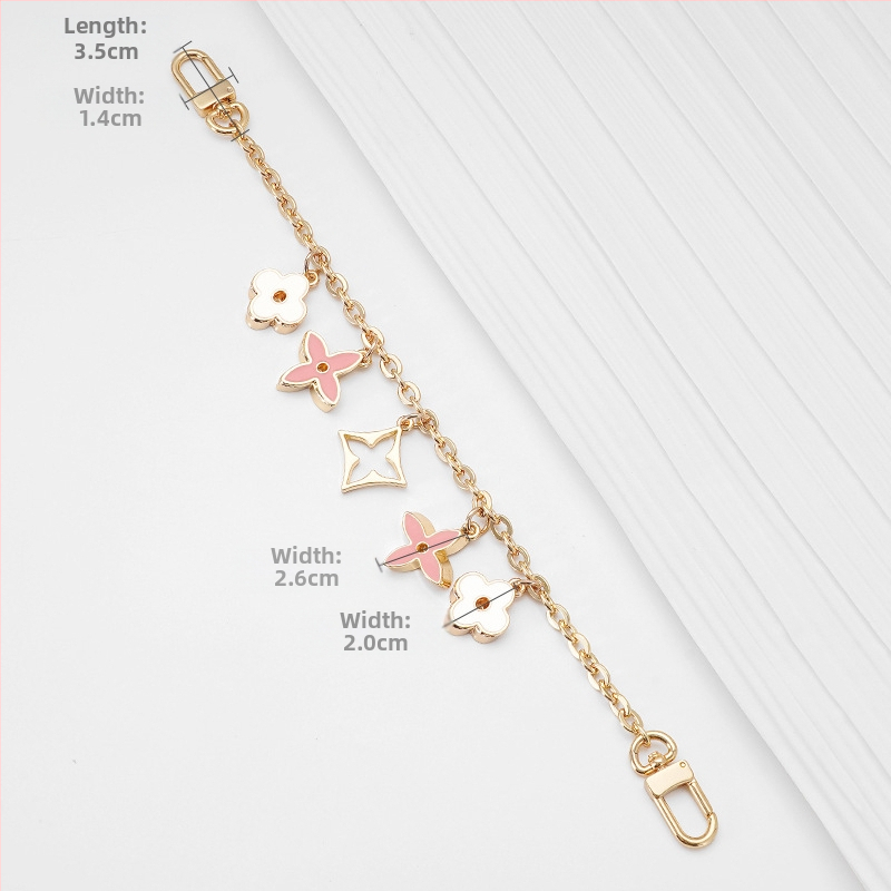 Plecu siksna ar pagarināšanas ķēdi LV Three-in-One Mahjong somai, metāla materiāls, četrziedu dekoratīvā ķēde, zīmols Famous Ancient Hui, pavasaris 2023