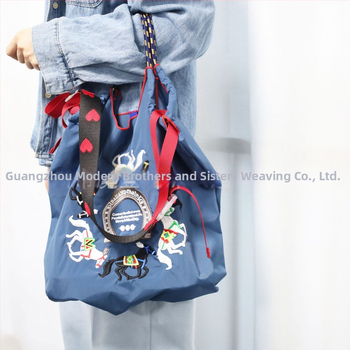 Somas siksna/plecu siksna – Moderns poliesteris, ģeometriskais raksts, svaigs un salds stils, izlaidums 2025. gada rudens, palielina ietilpību.