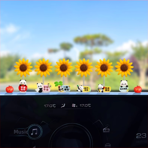 Auto iekšējā dekora priekšmets ar ļoti mīļu panda un sunflower; arī piemērots kā biroja dekors; ideāla dāvana kāzām, dzimšanas dienām, svētkiem, pārcelšanai un apbalvojumiem.