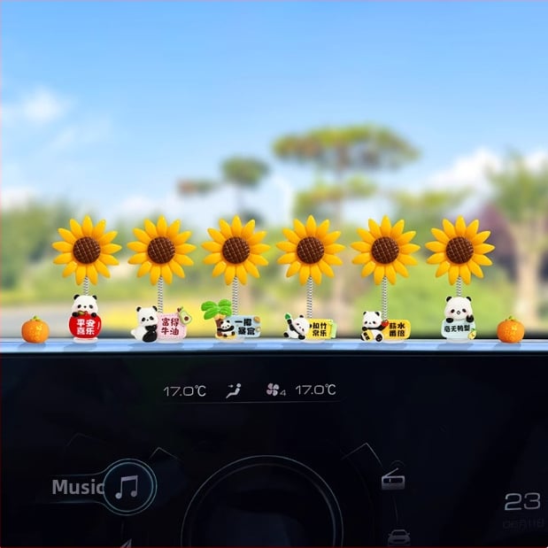 Auto iekšējā dekora priekšmets ar ļoti mīļu panda un sunflower; arī piemērots kā biroja dekors; ideāla dāvana kāzām, dzimšanas dienām, svētkiem, pārcelšanai un apbalvojumiem.