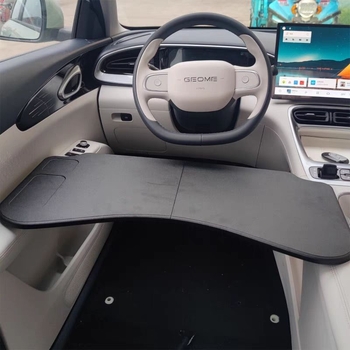 Tesla automobiliui montuojamas sulankstomas biuro ir mokymosi stalas