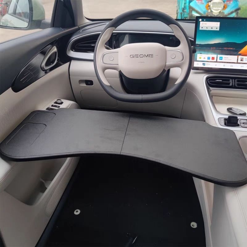 Tesla automobiliui montuojamas sulankstomas biuro ir mokymosi stalas