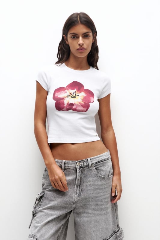 Majica s cvjetnim printom, poliester tkanina, slim fit, okrugli izrez, kratki rukavi (cvjetni print, poliester tkanina, slim fit, okrugli izrez, kratki rukavi)