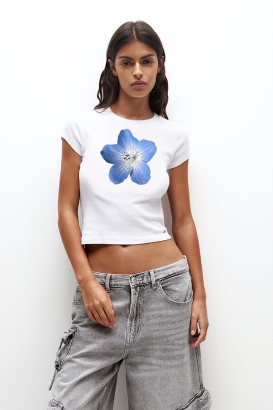 Majica s cvjetnim printom, poliester tkanina, slim fit, okrugli izrez, kratki rukavi (cvjetni print, poliester tkanina, slim fit, okrugli izrez, kratki rukavi)