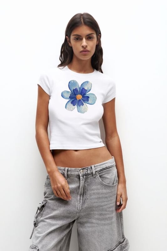 Majica s cvjetnim printom, poliester tkanina, slim fit, okrugli izrez, kratki rukavi (cvjetni print, poliester tkanina, slim fit, okrugli izrez, kratki rukavi)