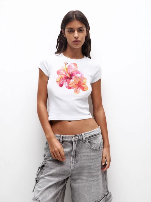Majica s cvjetnim printom, poliester tkanina, slim fit, okrugli izrez, kratki rukavi (cvjetni print, poliester tkanina, slim fit, okrugli izrez, kratki rukavi)