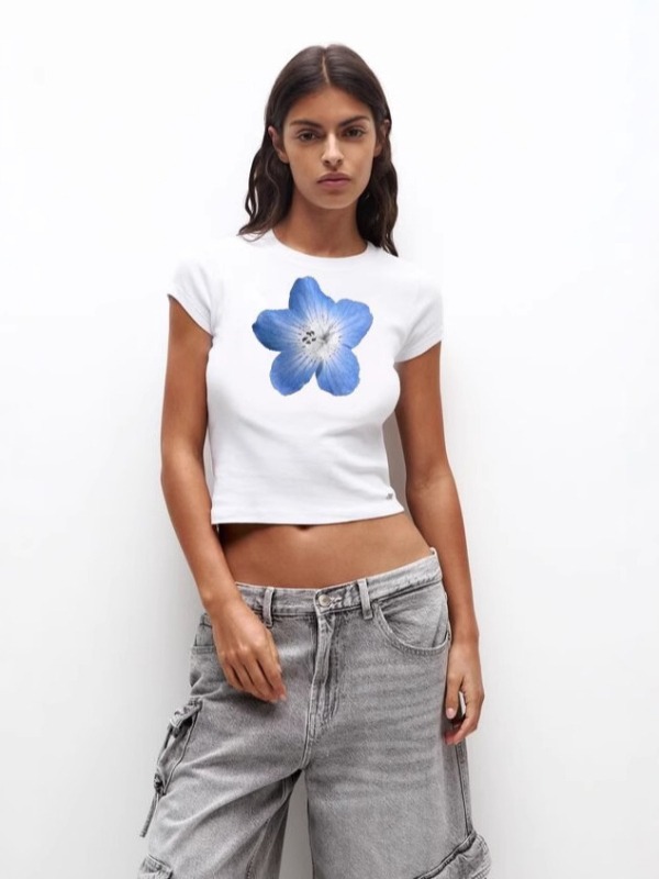 Majica s cvjetnim printom, poliester tkanina, slim fit, okrugli izrez, kratki rukavi (cvjetni print, poliester tkanina, slim fit, okrugli izrez, kratki rukavi)