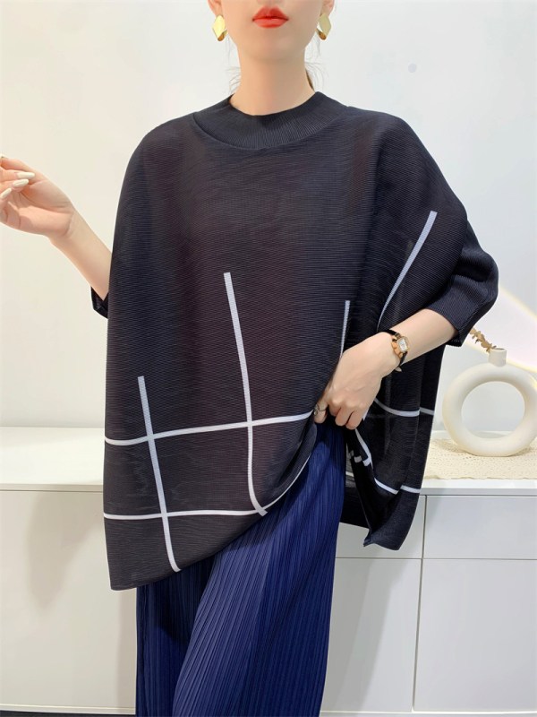 Majica s prugastim/plaid uzorkom, široki kroj, polvišni ovratnik, rukav 3/4, nabrana tekstura, poliester, duljina 50–65 cm, ljeto 2024