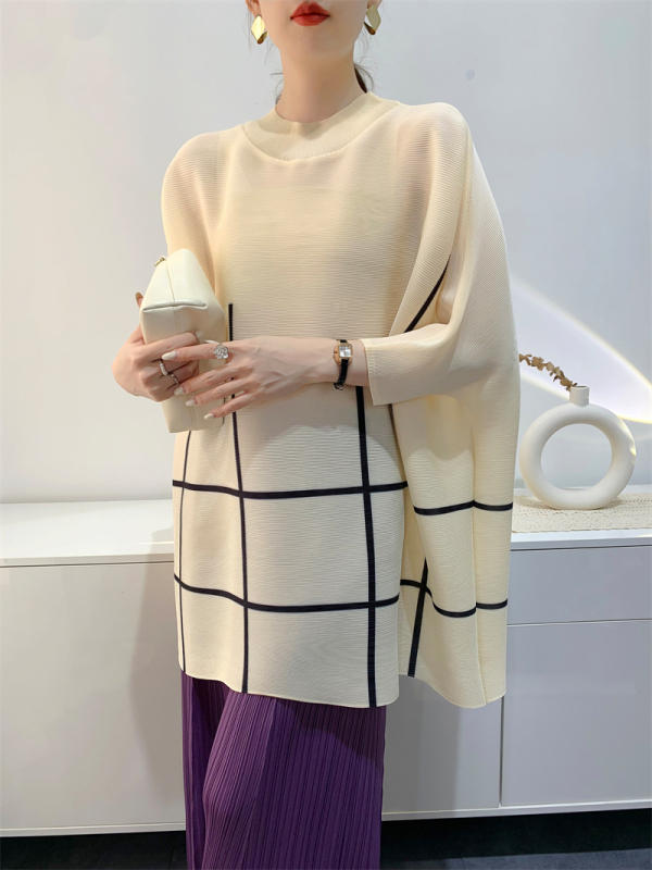 Majica s prugastim/plaid uzorkom, široki kroj, polvišni ovratnik, rukav 3/4, nabrana tekstura, poliester, duljina 50–65 cm, ljeto 2024