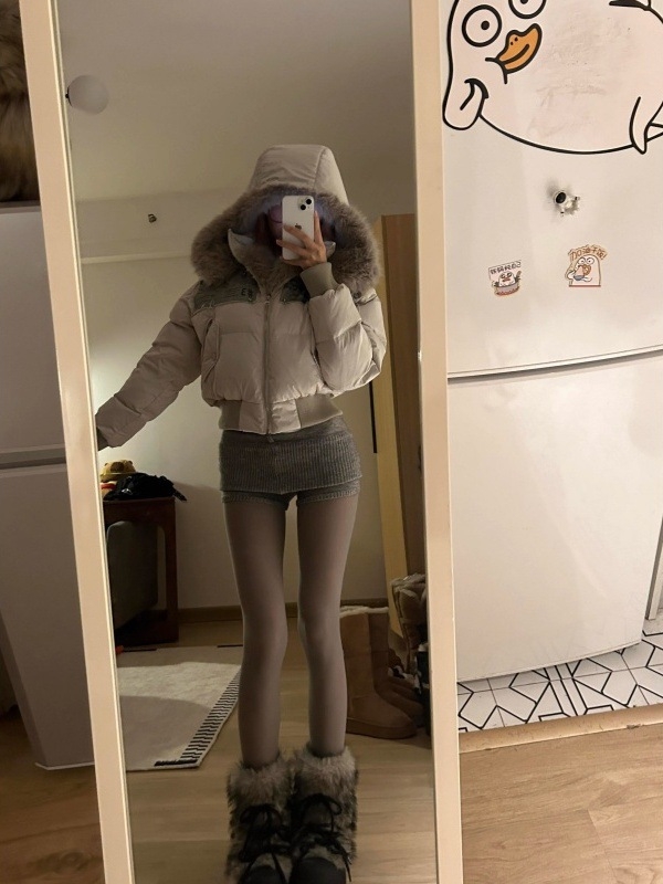 Ženske kratke hlače od pletenog materijala s dojmom velura, sive, američki retro stil, uski kroj, široki pojas, ultra kratke