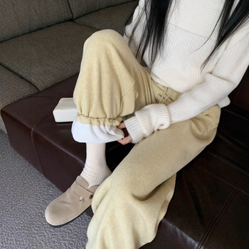 Ženske casual hlače, mješavina pamuka i viskoze 30–50%, opuštena silueta, debele, zima 2025