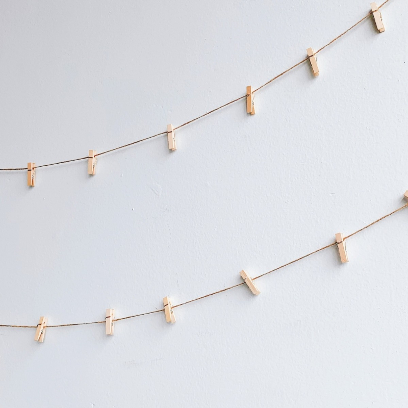 Drvena klipsa za fotografije s konopnim užetom za zidni prikaz – pogodna za sobu i učionicu. Marka: Other; Materijal: Drvo; Tip proizvoda: Hand ledger.