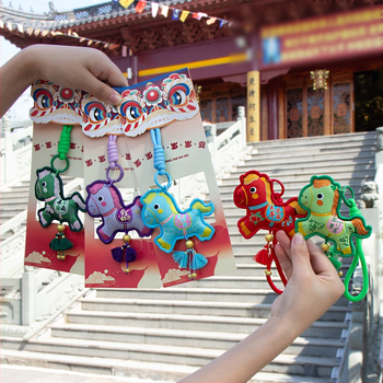 Arvoka aasta tikitud kotike - kaasaskantav ripats võtmehoidja, etniline stiil (Bränd: Qingman; Stiil: Etniline; Töötlus: pool- käsitsi, pool-mehaaniline; Materjal: Muu).