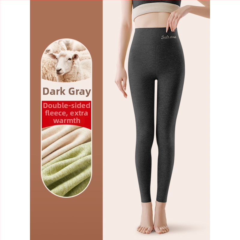 All-in-one bikses ar bieza poliestera audumu, galvenā auduma sastāva 90–95%, ciešs griezums, biksu garums.