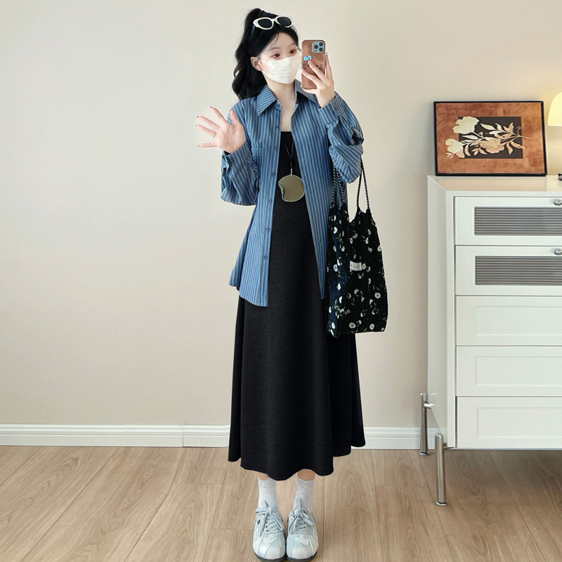 Grūtnieču divdāļu komplekts: svītrainā garā piedurknes krekls un vestes kleita