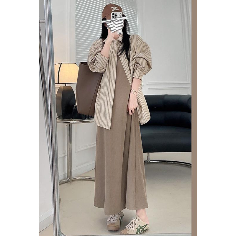 Grūtnieču divdāļu komplekts: svītrainā garā piedurknes krekls un vestes kleita