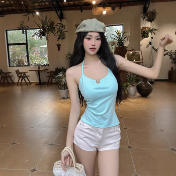 Ženski halter crop top bez leđa s ugrađenim jastučićima za grudi, pamuk 50–70%, mikroelastičan, uski kroj, kratka duljina 40–50 cm, ljeto 2025