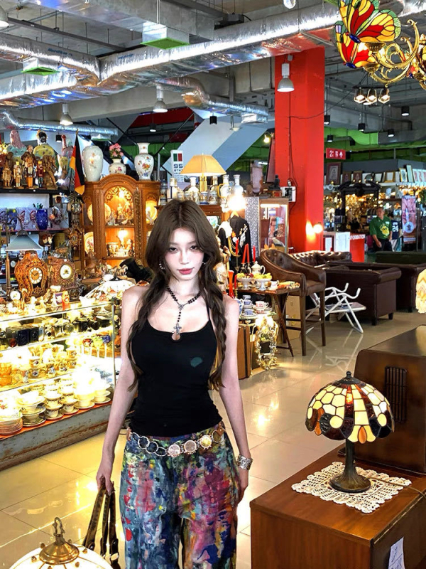 Ženski halter crop top bez leđa s ugrađenim jastučićima za grudi, pamuk 50–70%, mikroelastičan, uski kroj, kratka duljina 40–50 cm, ljeto 2025