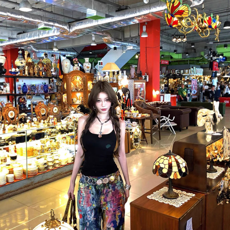 Ženski halter crop top bez leđa s ugrađenim jastučićima za grudi, pamuk 50–70%, mikroelastičan, uski kroj, kratka duljina 40–50 cm, ljeto 2025