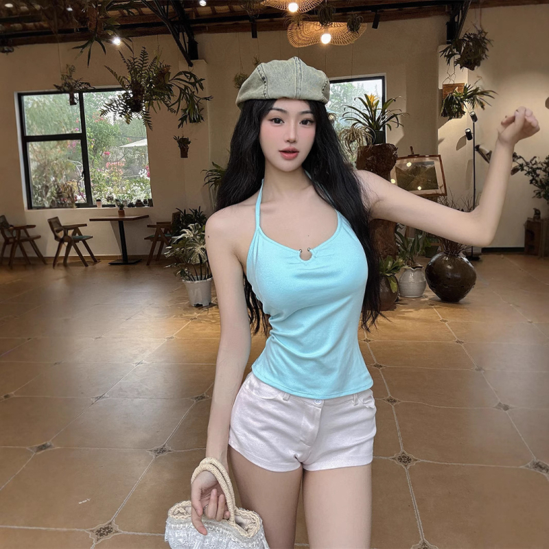 Ženski halter crop top bez leđa s ugrađenim jastučićima za grudi, pamuk 50–70%, mikroelastičan, uski kroj, kratka duljina 40–50 cm, ljeto 2025