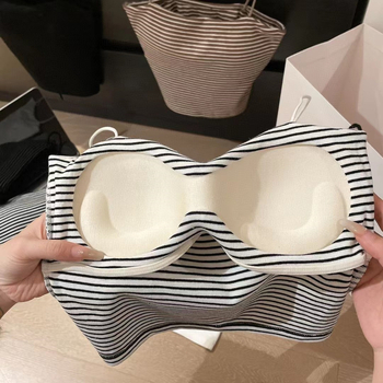 Kamisole ar iebūvētu krūšu spilvenu, kokvilnas, siksnu stilu, V kakla izgriezums, visu sezonu, 90–95% kokvilna, vidēja svara audums 181–200 g/m2