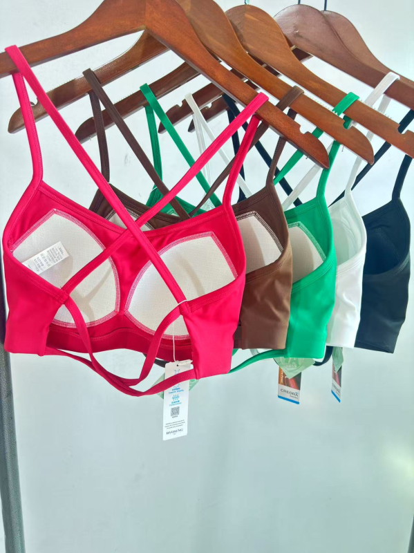 За жени All-in-One спортен сутиен с бързосъхнеща найлон-еластан материя и фиксирани чашки