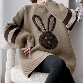 Grūtnieču komplekts ar garām piedurknēm topam un Capri biksēm, vienkrāsains modelis, pavasaris 2025 (Garās piedurknes; Capri bikses; Vienkrāsains modelis; Pavasaris 2025)