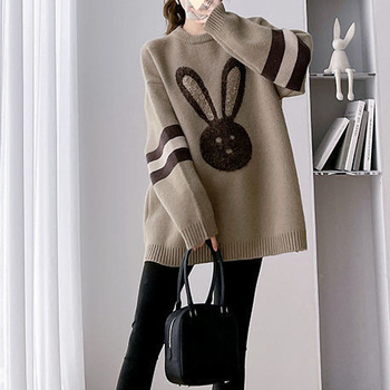 Grūtnieču komplekts ar garām piedurknēm topam un Capri biksēm, vienkrāsains modelis, pavasaris 2025 (Garās piedurknes; Capri bikses; Vienkrāsains modelis; Pavasaris 2025)