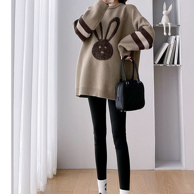 Grūtnieču komplekts ar garām piedurknēm topam un Capri biksēm, vienkrāsains modelis, pavasaris 2025 (Garās piedurknes; Capri bikses; Vienkrāsains modelis; Pavasaris 2025)