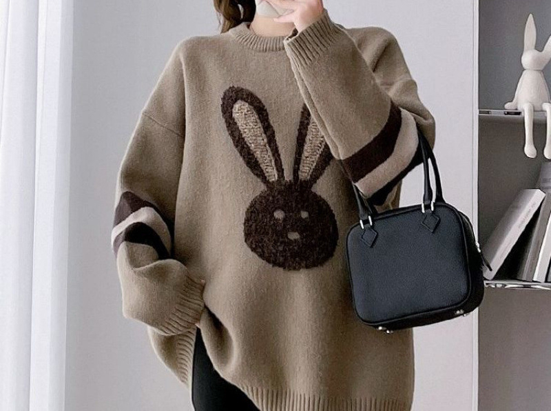 Grūtnieču komplekts ar garām piedurknēm topam un Capri biksēm, vienkrāsains modelis, pavasaris 2025 (Garās piedurknes; Capri bikses; Vienkrāsains modelis; Pavasaris 2025)