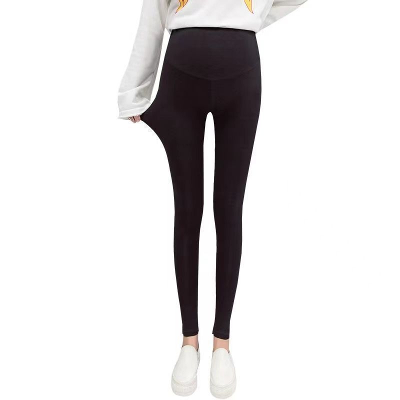 Grūtnieču komplekts ar garām piedurknēm topam un Capri biksēm, vienkrāsains modelis, pavasaris 2025 (Garās piedurknes; Capri bikses; Vienkrāsains modelis; Pavasaris 2025)