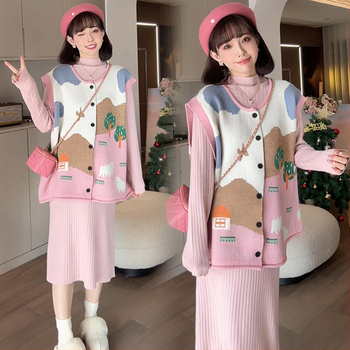 Grūtnieču uzvalks ar dzīvnieku rakstu, rudens 2024, kokvilnas–poliestera audums 95%+, garas piedurknes, vidēja garuma svārki