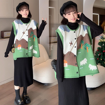 Grūtnieču uzvalks ar dzīvnieku rakstu, rudens 2024, kokvilnas–poliestera audums 95%+, garas piedurknes, vidēja garuma svārki