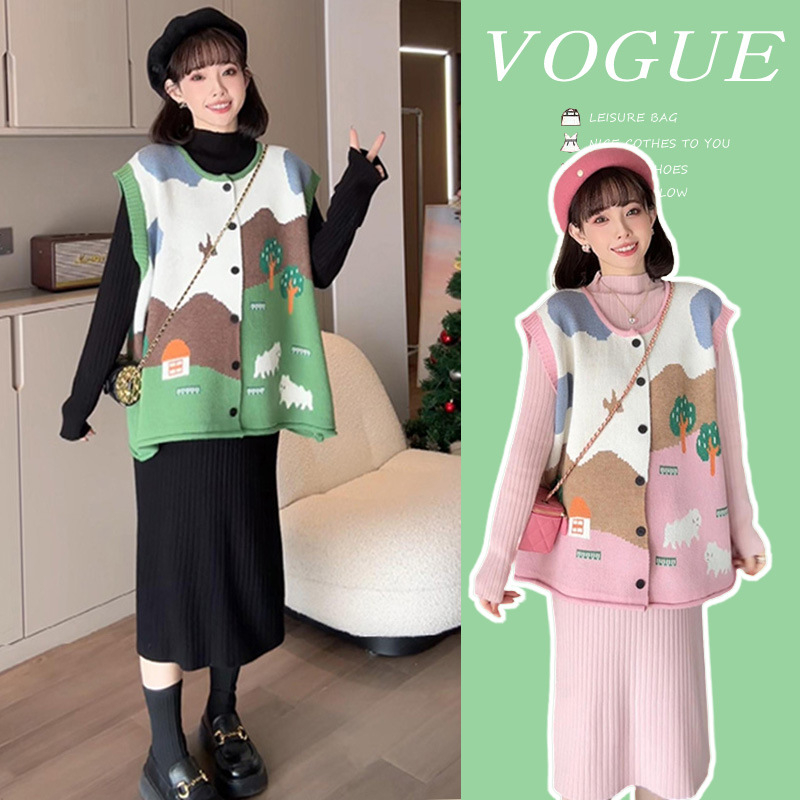 Grūtnieču uzvalks ar dzīvnieku rakstu, rudens 2024, kokvilnas–poliestera audums 95%+, garas piedurknes, vidēja garuma svārki