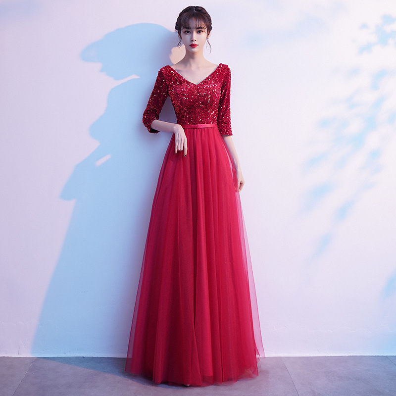 Vakara kleita skatuves vadītājai, slaidas siluetas, garā kleita, viduklis vidējais, parastas piedurknes, poliesteris, vasara 2024