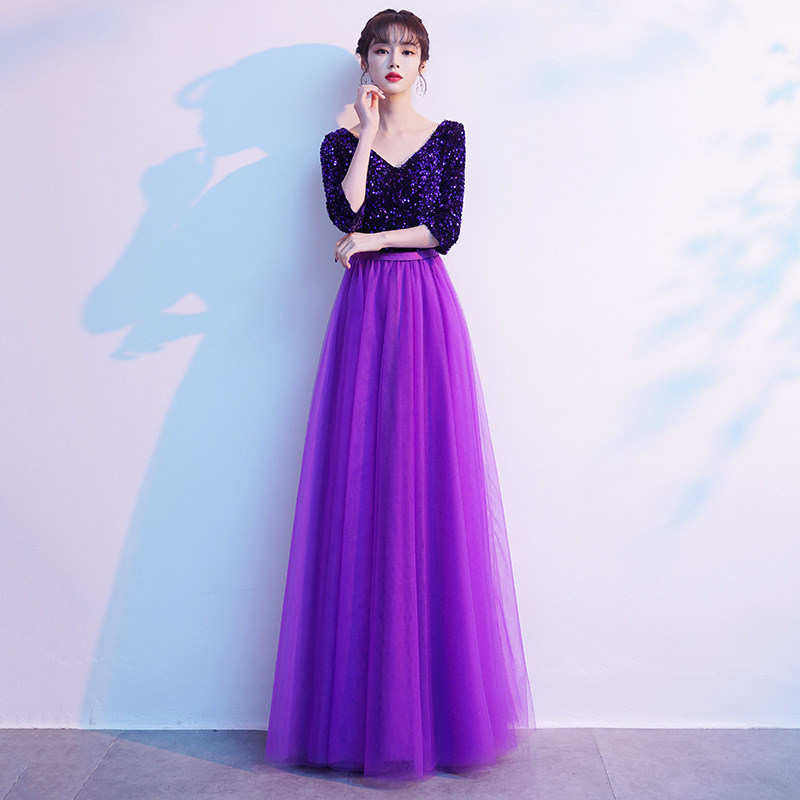 Vakara kleita skatuves vadītājai, slaidas siluetas, garā kleita, viduklis vidējais, parastas piedurknes, poliesteris, vasara 2024